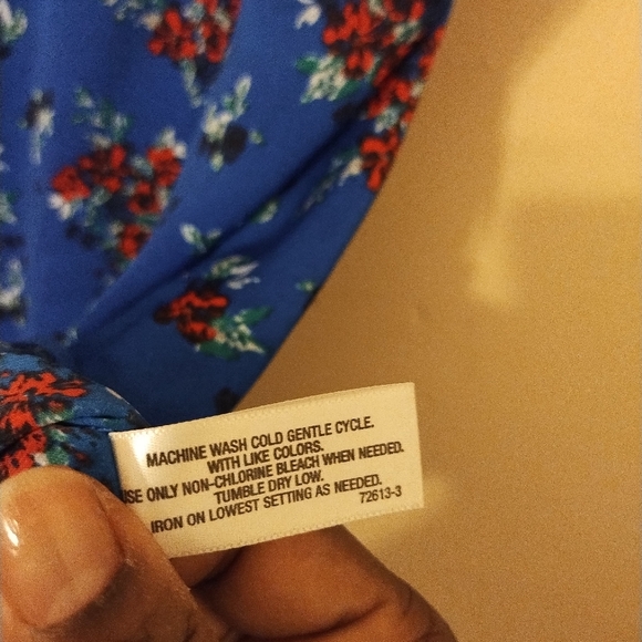 I ♥️Ronson Blue Floral Lace Neckline Spaghetti Strap Top Size Small - Picture 5 of 8